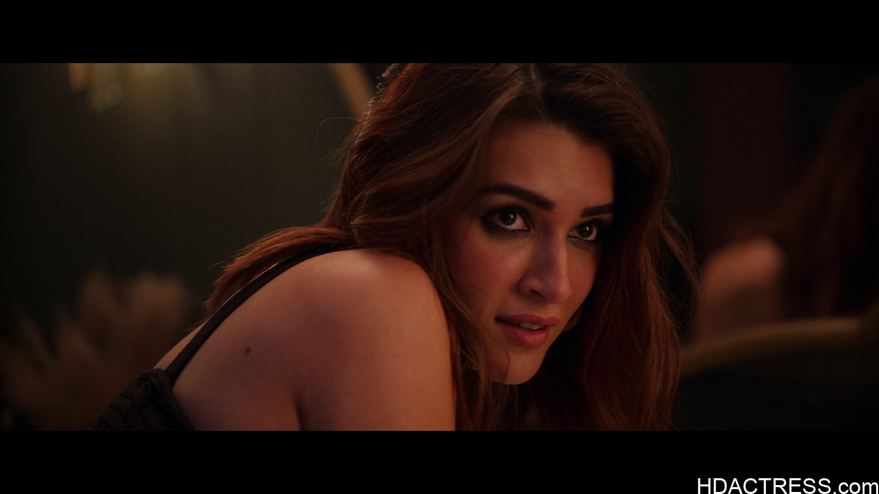 Kriti Sanon’s Gorgeous Close-Up Shots That Show Off Her Seduction - Image 1