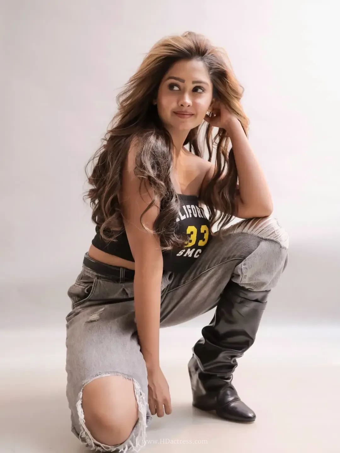 Kanchi20singh20stills20in20black20top20pant2028629