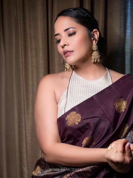 Anasuya bharadwaj dazzles in a stunning wine silk saree and halter blouse.. - Image 13 Anasuya bharadwaj dazzles in a stunning wine silk saree and halter blouse.. - Image 13
