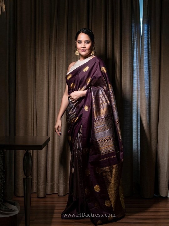 Anasuya bharadwaj dazzles in a stunning wine silk saree and halter blouse.. - Image 15 Anasuya bharadwaj dazzles in a stunning wine silk saree and halter blouse.. - Image 15