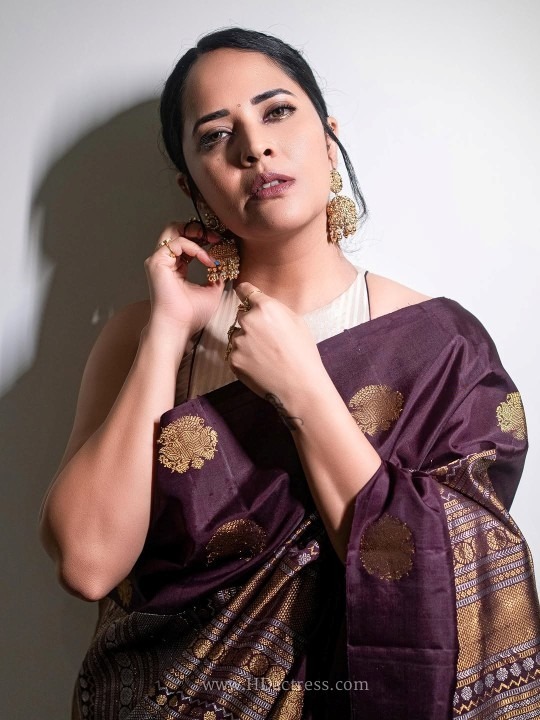 Anasuya bharadwaj dazzles in a stunning wine silk saree and halter blouse.. - Image 18 Anasuya bharadwaj dazzles in a stunning wine silk saree and halter blouse.. - Image 18