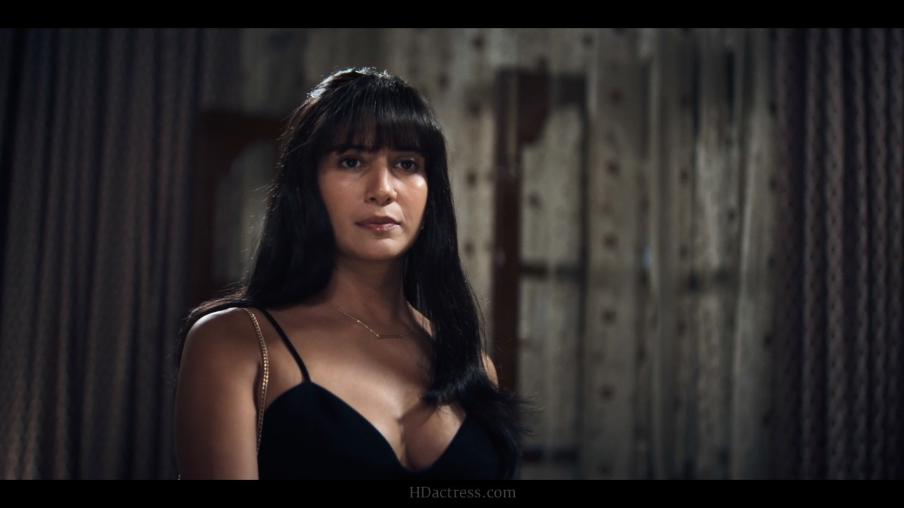 Ayn Zoya hot look in Undekhi Season 4, Ayn Zoya seducing cleavage scene photo, Undekhi S04 bold character stills, Ayn Zoya beautiful actress web series, sexy moments from Undekhi latest season hd images