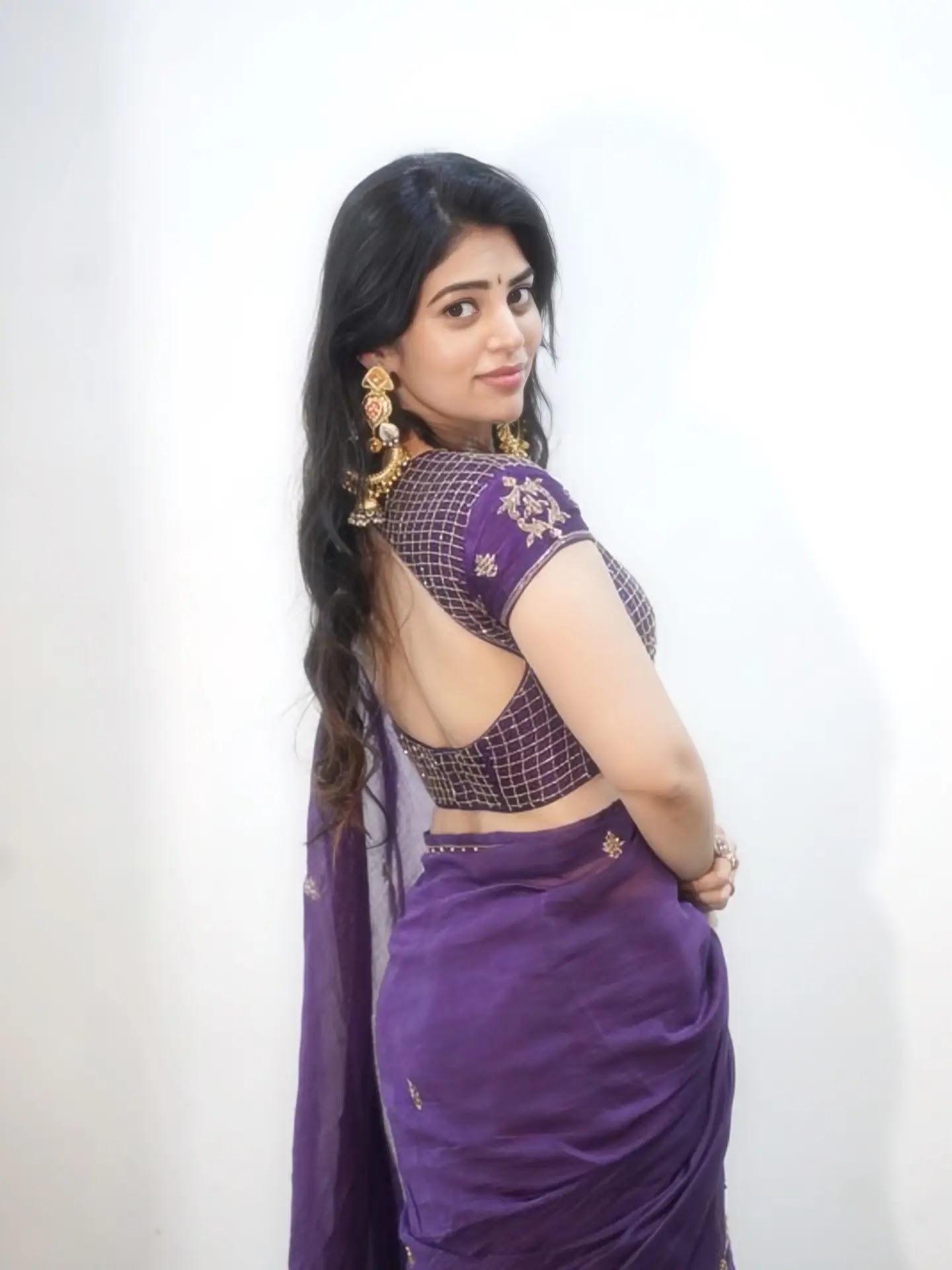 Bandhavi Sridhar Photos In Blue Saree Sleeveless Blouse - Image 3 Bandhavi Sridhar Photos In Blue Saree Sleeveless Blouse - Image 3