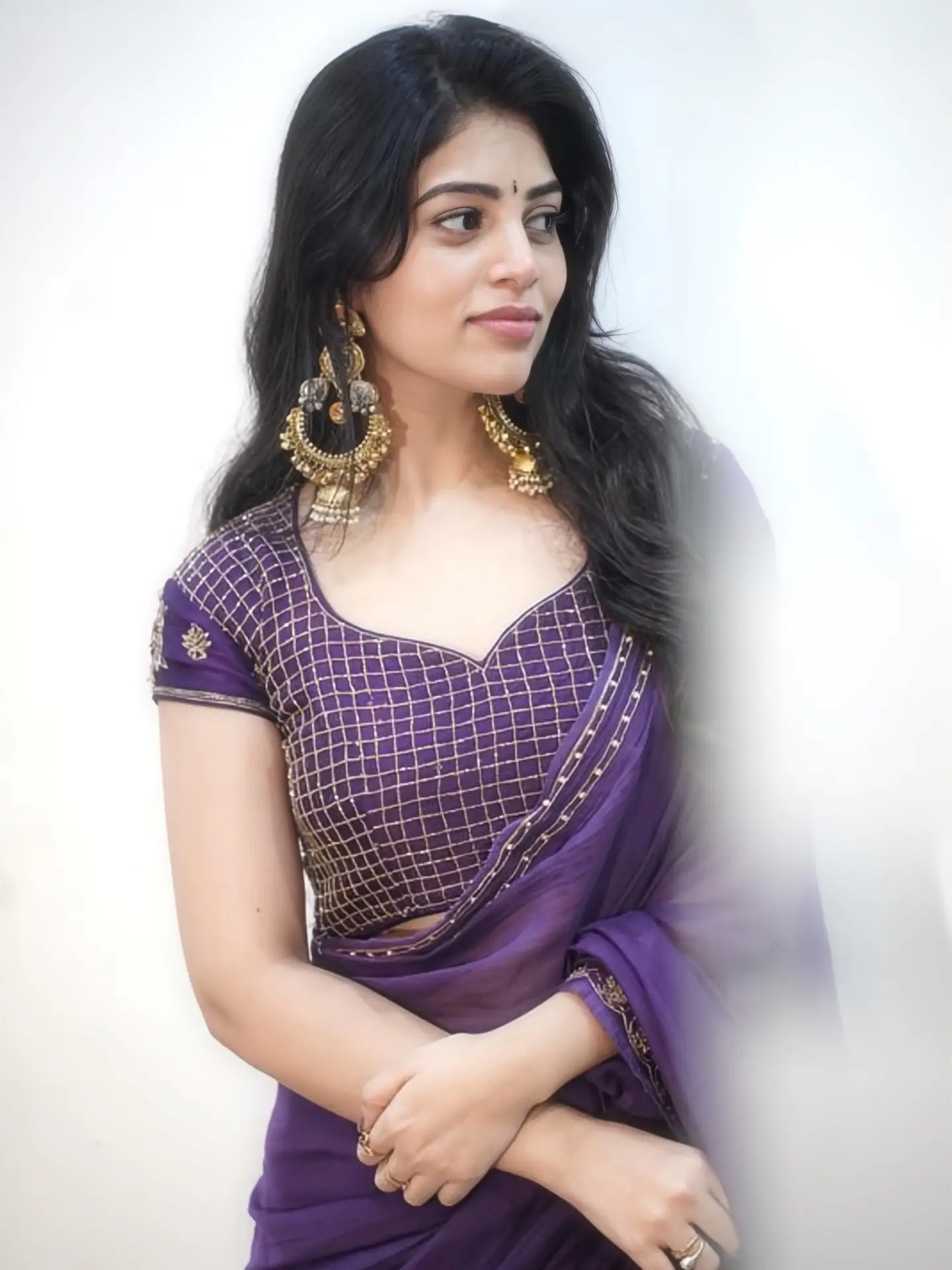 Bandhavi Sridhar Photos In Blue Saree Sleeveless Blouse - Image 4 Bandhavi Sridhar Photos In Blue Saree Sleeveless Blouse - Image 4
