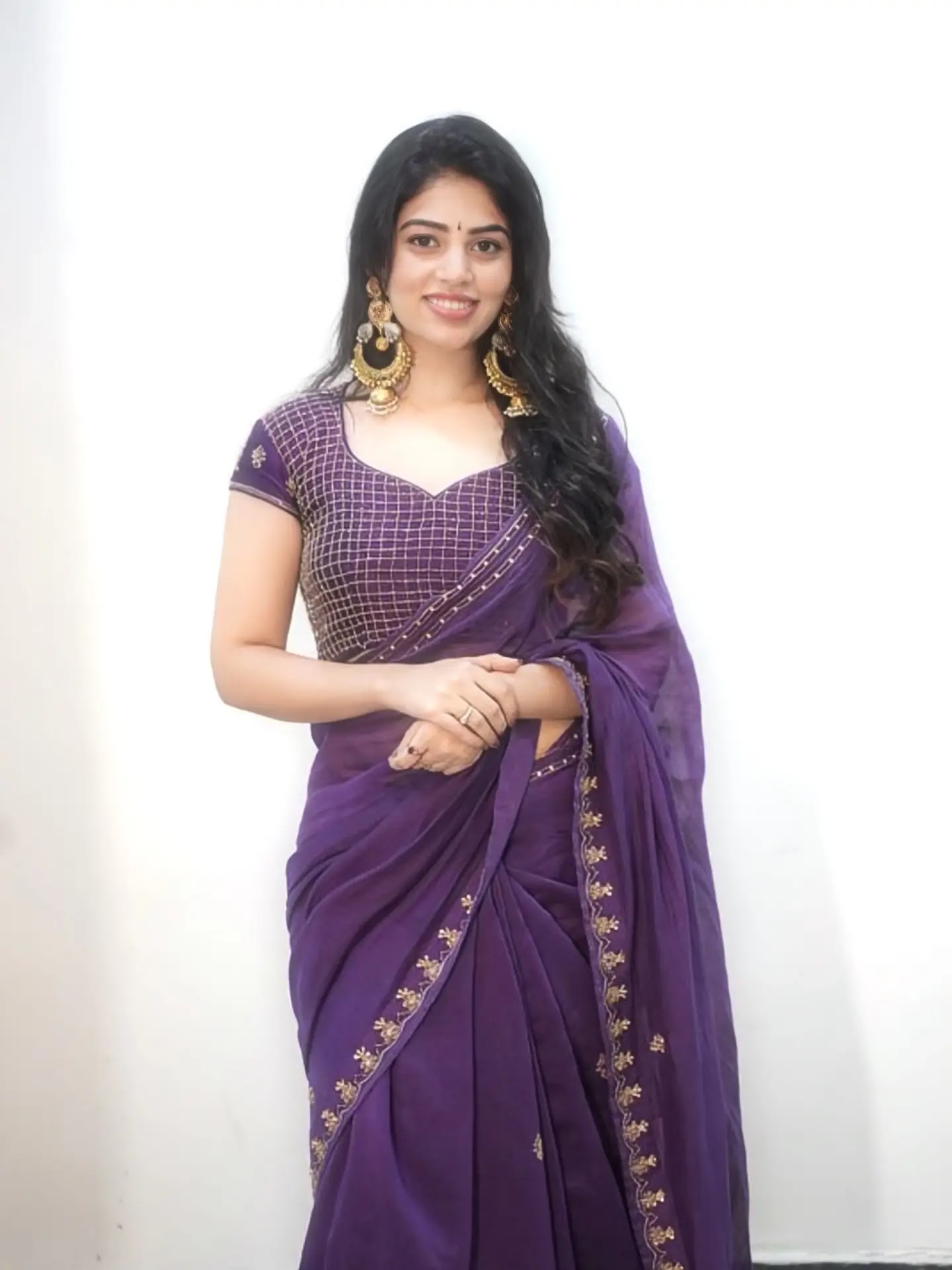 Bandhavi Sridhar Photos In Blue Saree Sleeveless Blouse - Image 1