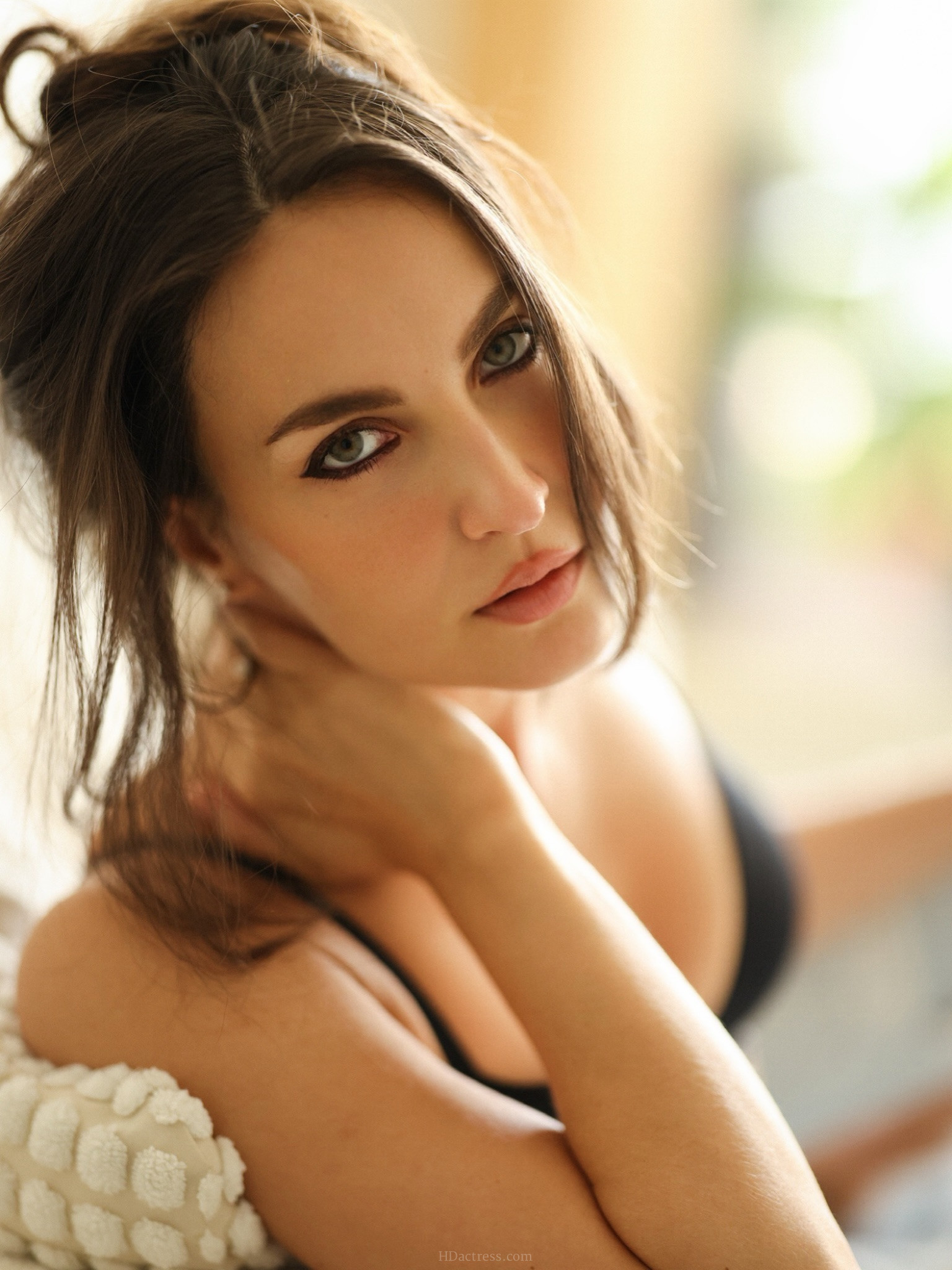 Elli AvrRam in minimalist black fashion look
