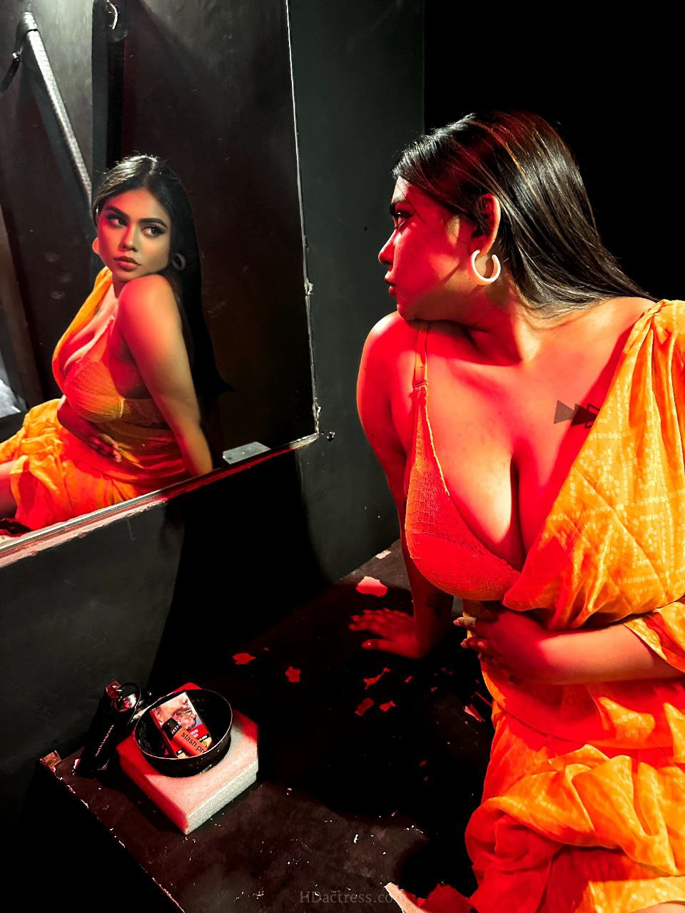 Full-length viral photo of Oasi Das showing off her dramatic busty wide and juicy booty shape.