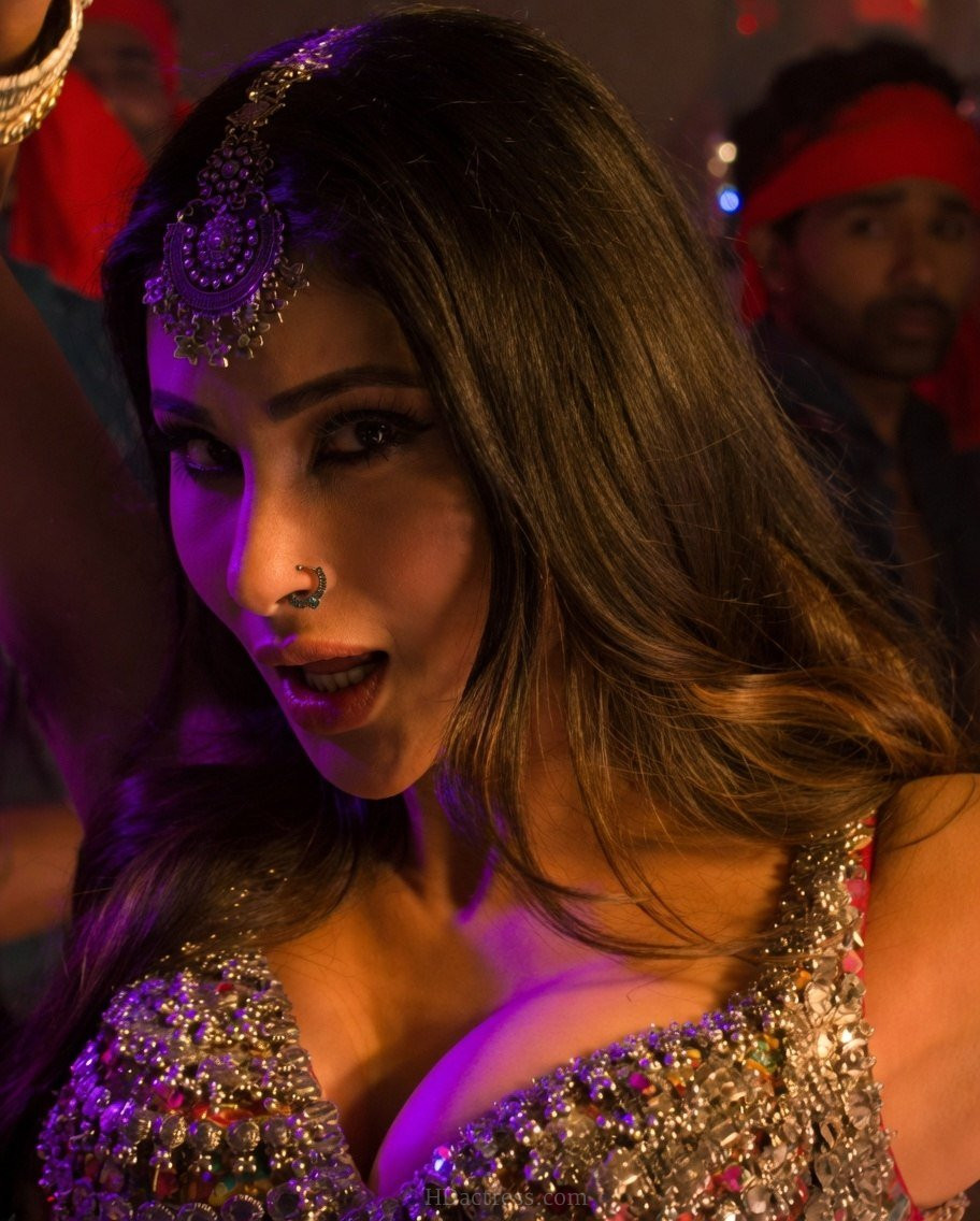 A close-up viral still highlighting Mouni Roy’s flawless structure and graceful shape in her latest new song release.