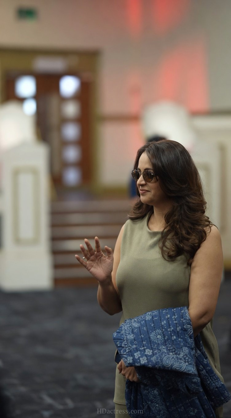 Bhavana Menon Stunning Side Profile Photos That Are Going Viral