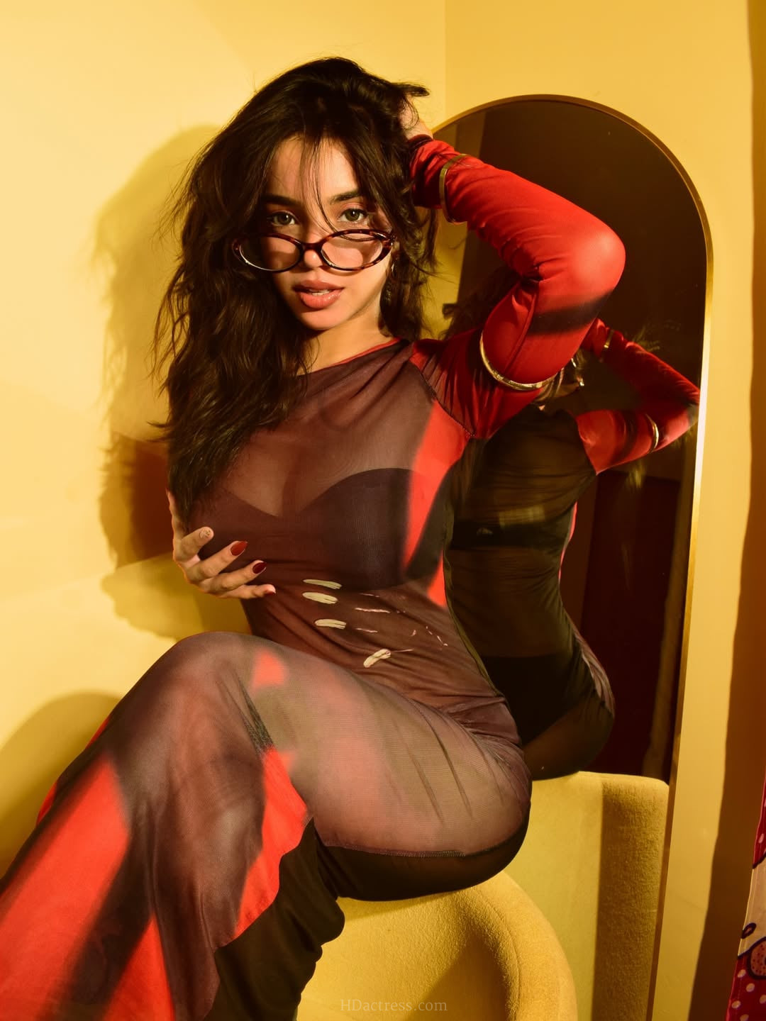 Behind-the-scenes look at content creator Muskan Karia shooting exclusive premium photos for her paid Instagram subscription feed.