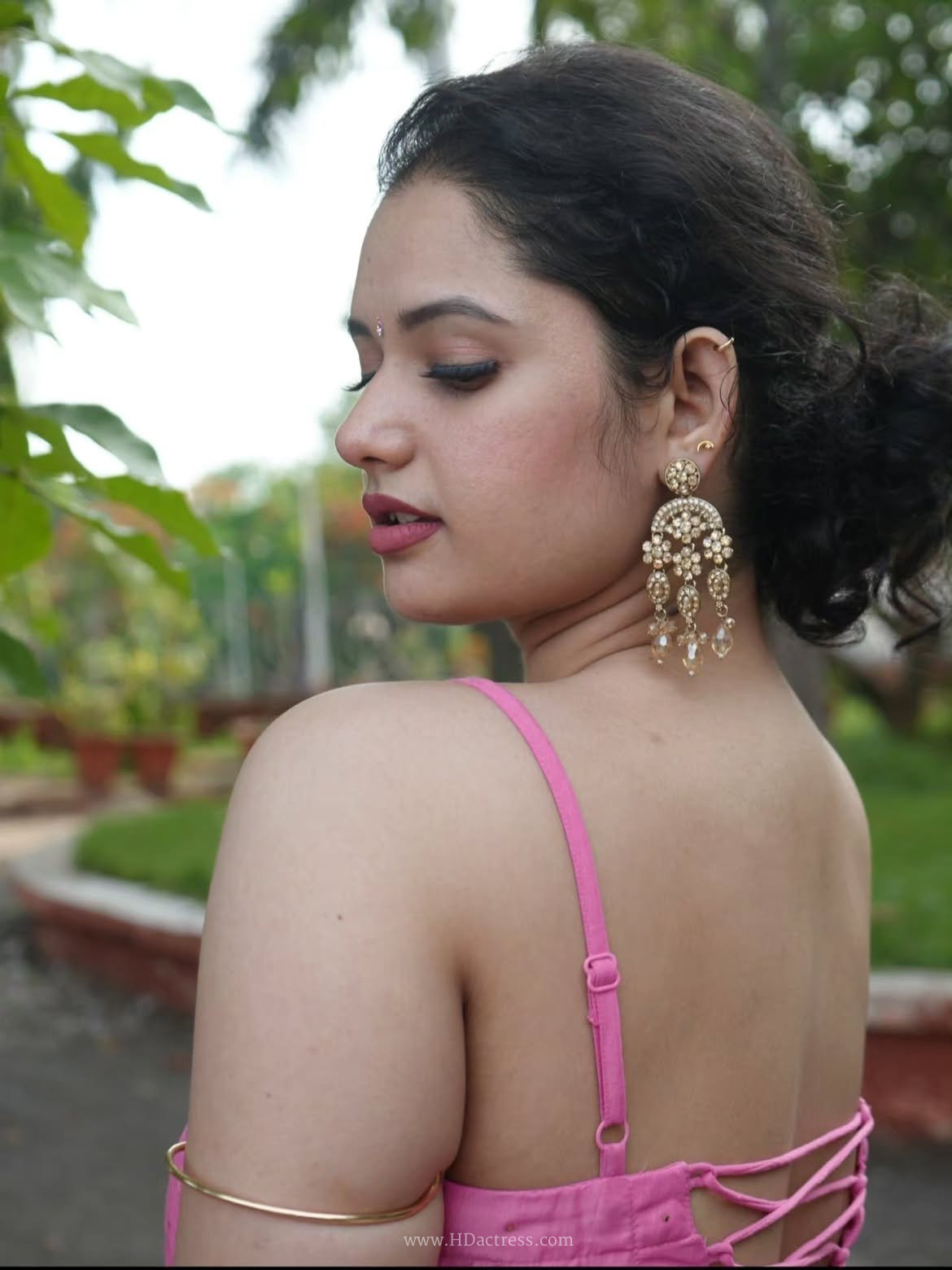 Ramya Mokksha Vital Stats: Height: 5'5" (165 cm), Weight: 56 kg (123 lbs), Body Measurements: 34-26-35 inches, Bra Size: 34B.