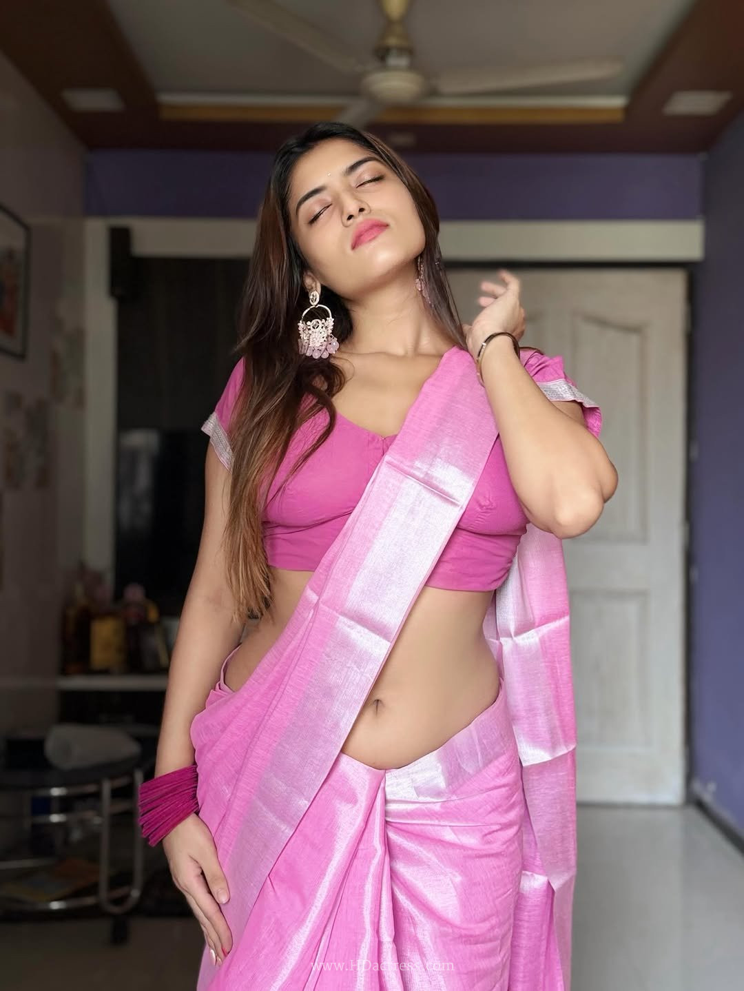 Snehal Bankar Body Measurements & Bra Size: 34B Bust - 26" Waist - 36" Hips (Approximate standard profile dimensions for a streamlined single-line display)