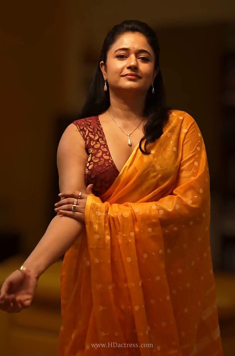 Poonam Bajwa Sets Internet Ablaze with Viral Deep Cut Ethnic Photoshoot