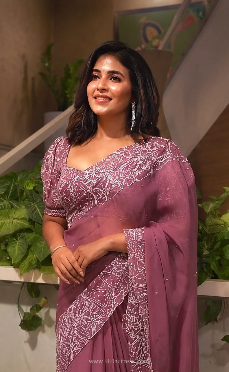 Anjali flaunting her hourglass figure in a beautiful self-designed pink saree during a viral photo session.