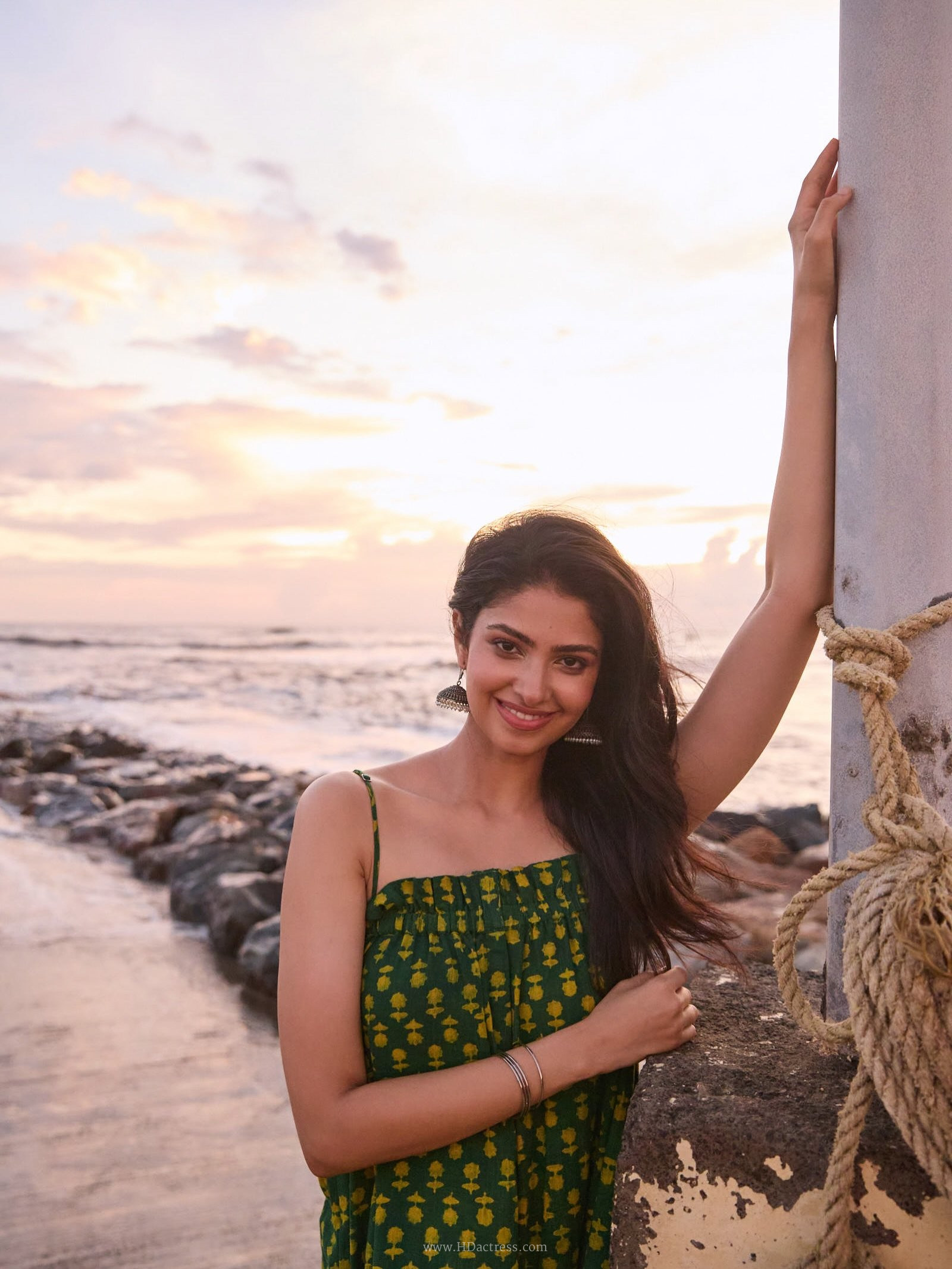 Manasa Varanasi Body & Bra Measurements: Height: 5'9" (175 cm) | Weight: 55 kg (121 lbs) | Figure Stats: 34-26-34 inches | Bra Size: 34B
