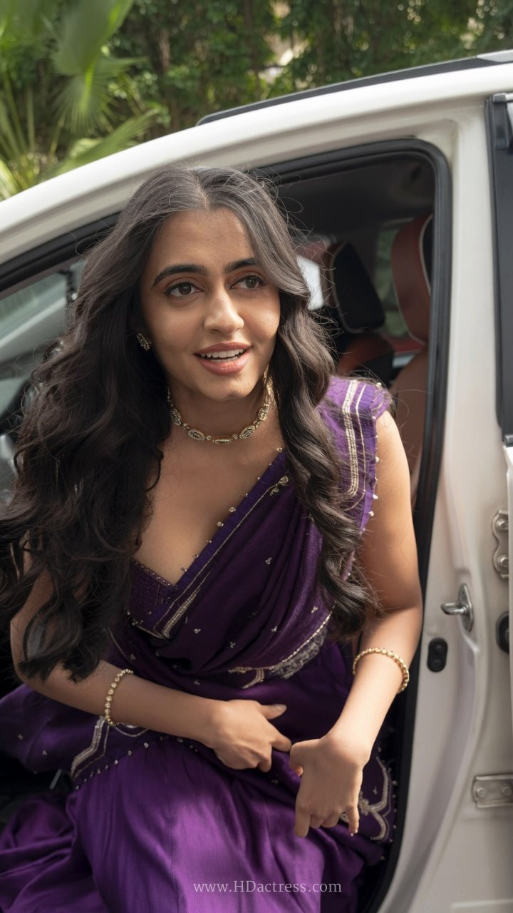 Maanasa Choudhary redefines Elegance in Her Latest Viral Saree Shoot