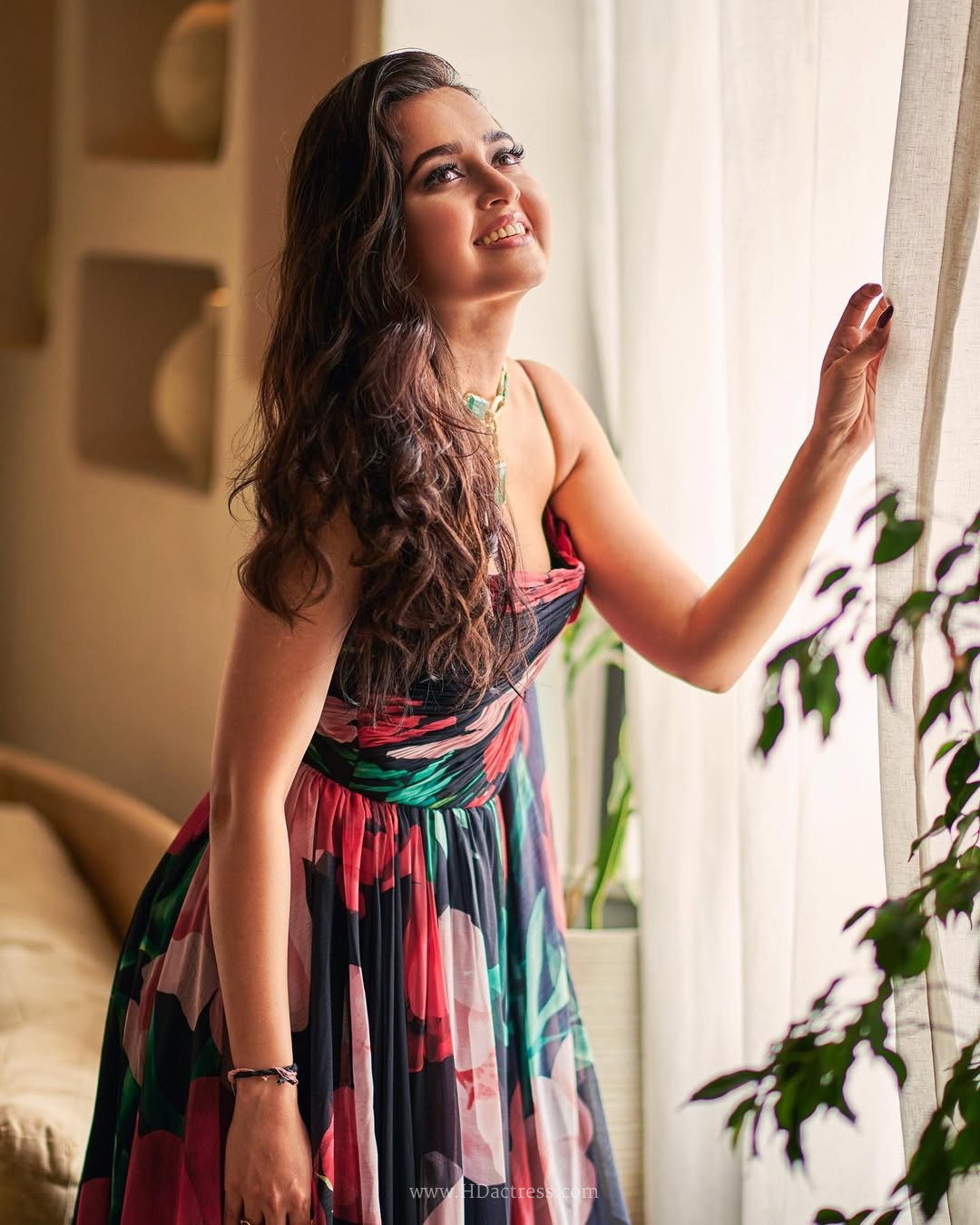 Tejasswi Prakash Body Measurements: 34-26-34 inches (approx. 86-66-86 cm), Height: 5'4" (163 cm), Weight: 55 kg (121 lbs).
