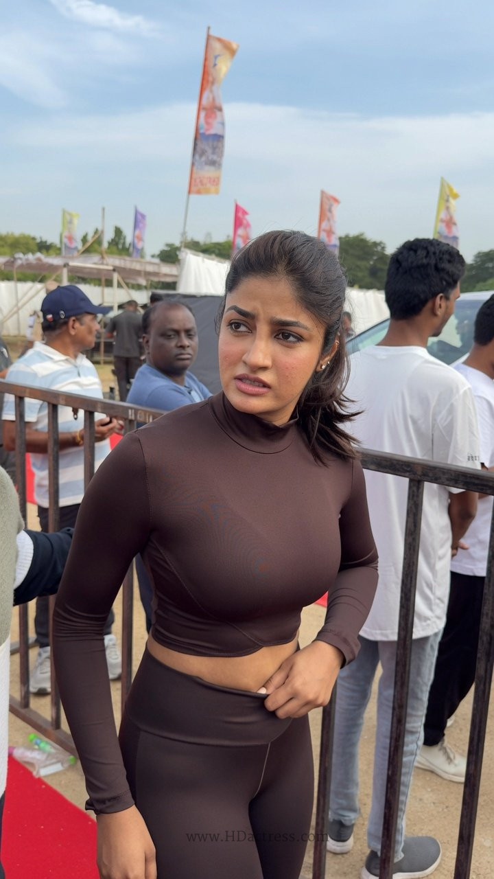 Dimple Hayathi Flaunts Toned Curves in Tight Athleisure Look : Yoga Day Photos