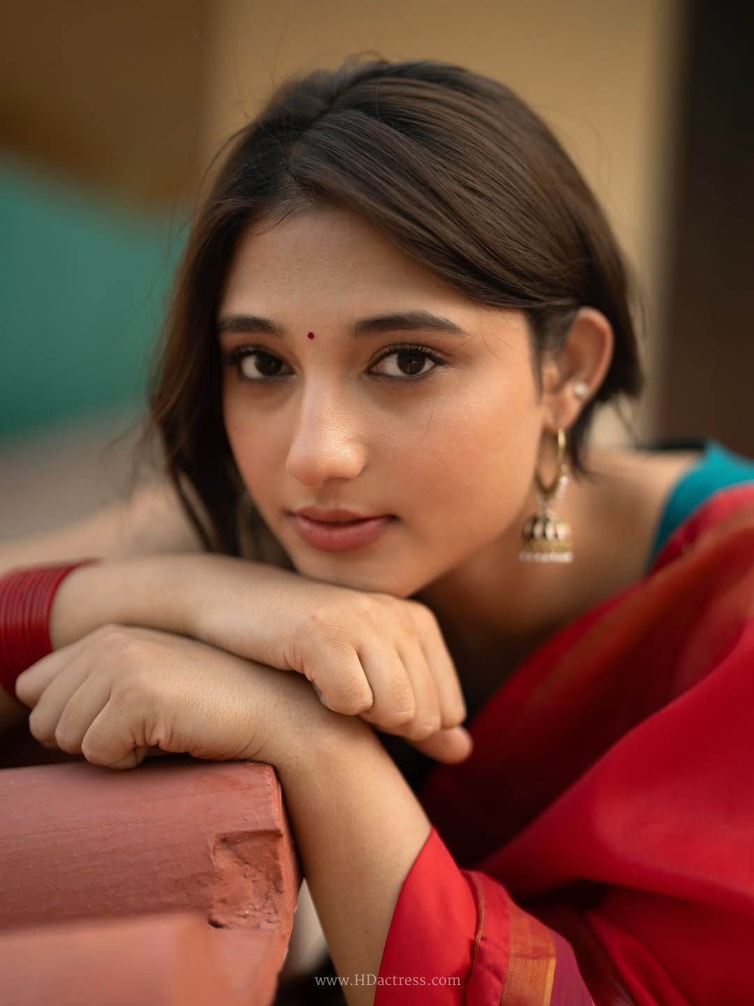 ritika nayak Body Measurements: Height: 5'5" (165 cm) | Weight: 55 kg (121 lbs) | Figure: 34-26-34 inches