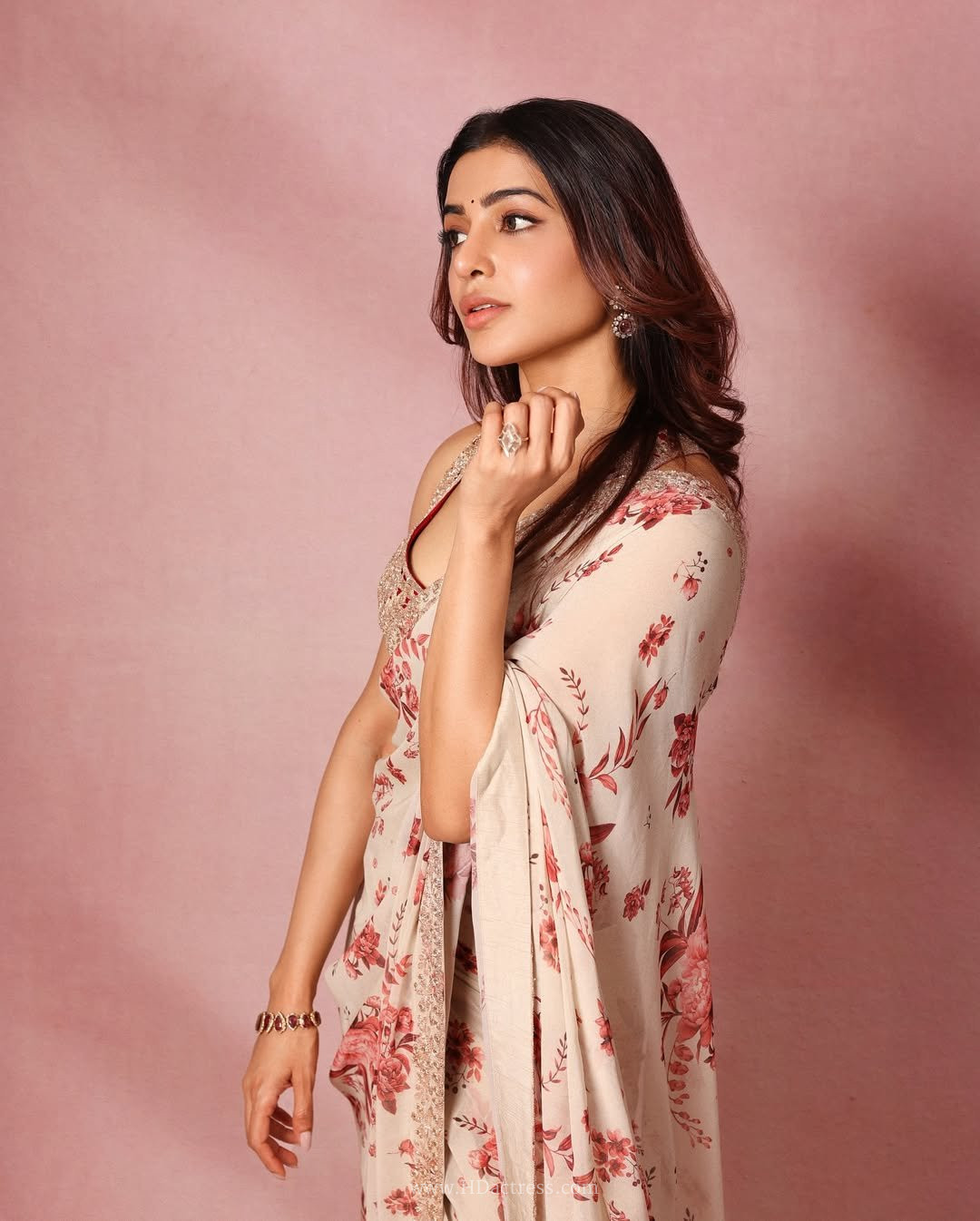 Samantha Ruth Prabhu Sets Internet on Fire with Latest Sleeveless Saree Look