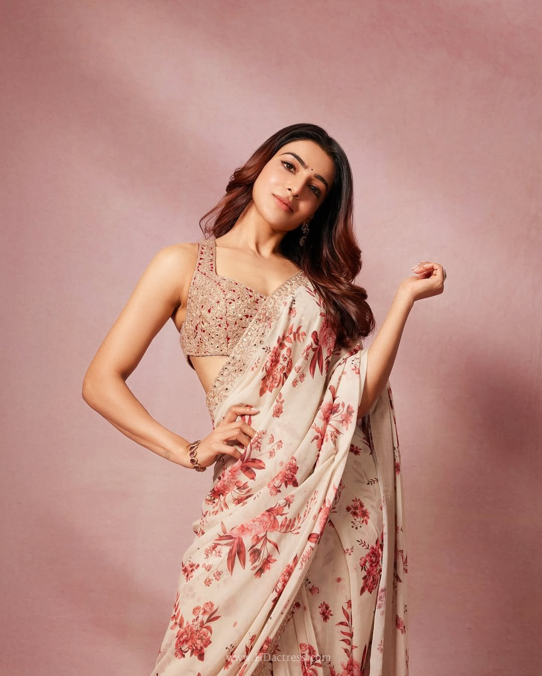 Samantha Ruth Prabhu Drops Jaws in Bold Sleeveless Blouse: See Viral Photos!