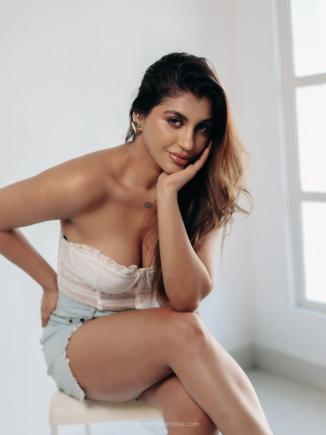Yashika Aannand Measurements: Bra Size: 34D, Bust: 36 inches, Waist: 26 inches, Hips: 37 inches, Body Type: Hourglass.