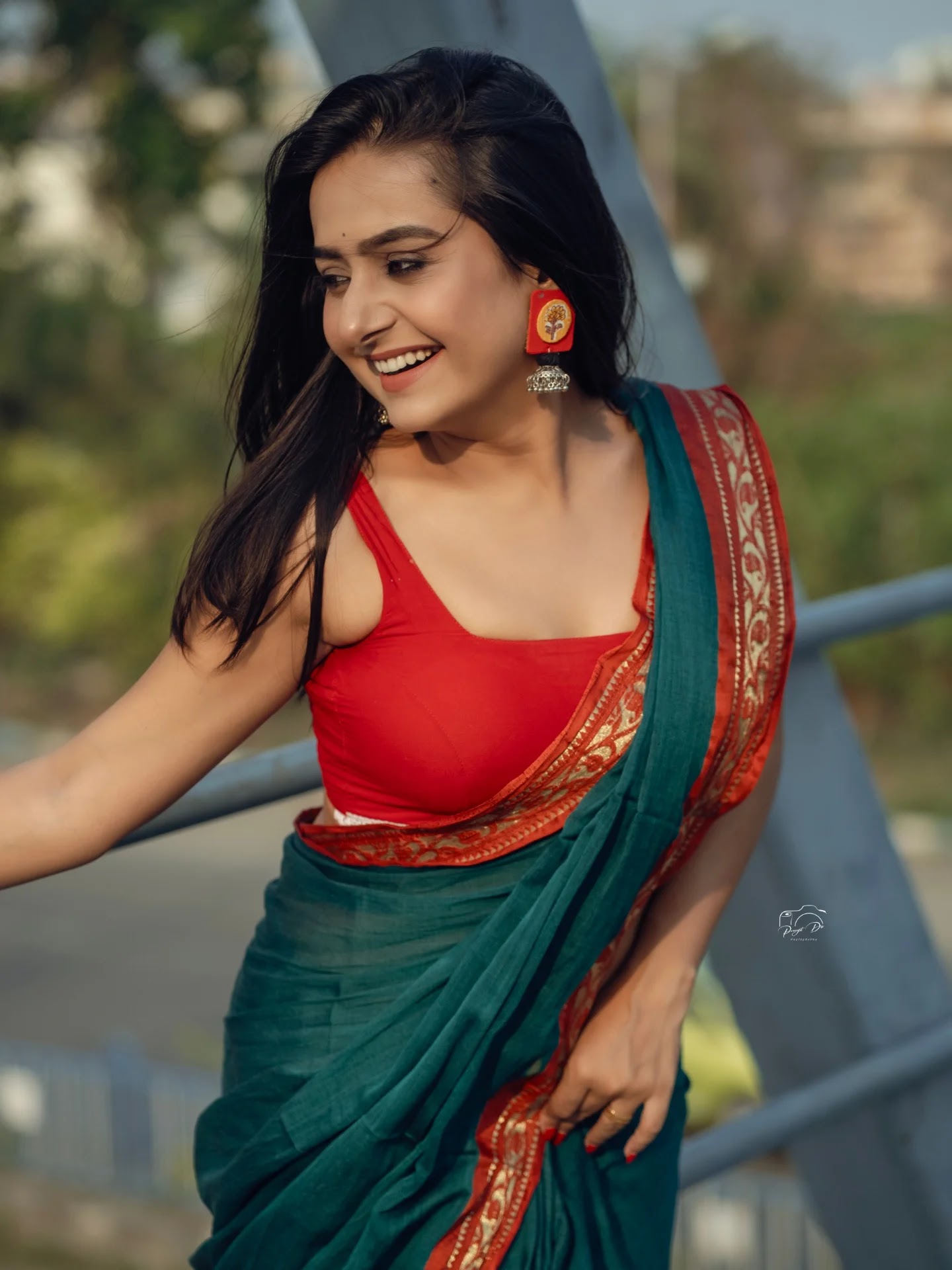 Priyanka Banerjee armpit pics in teal green handloom saree Priyanka Banerjee armpit pics in teal green handloom saree