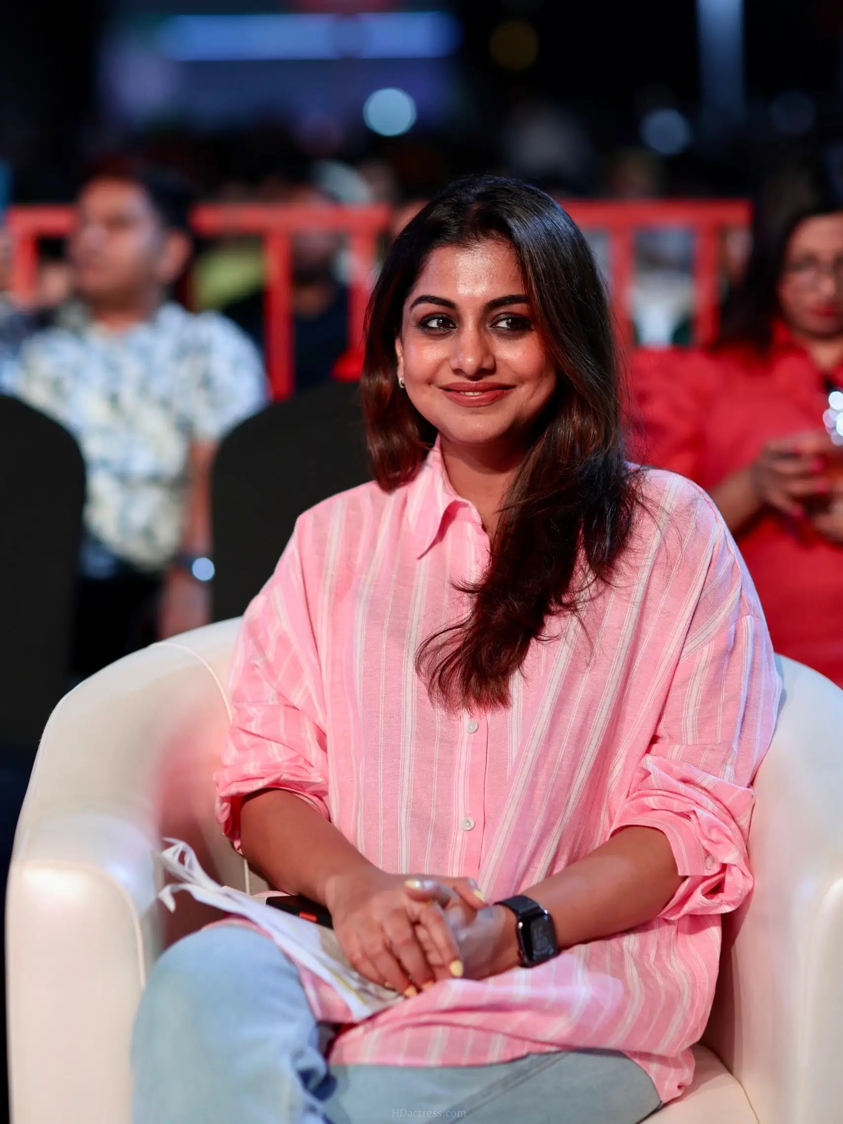 Beautiful Malayalam Actress Meera Nandan Stills in Pink Shirt Blue Jeans - Image 2 Beautiful Malayalam Actress Meera Nandan Stills in Pink Shirt Blue Jeans - Image 2