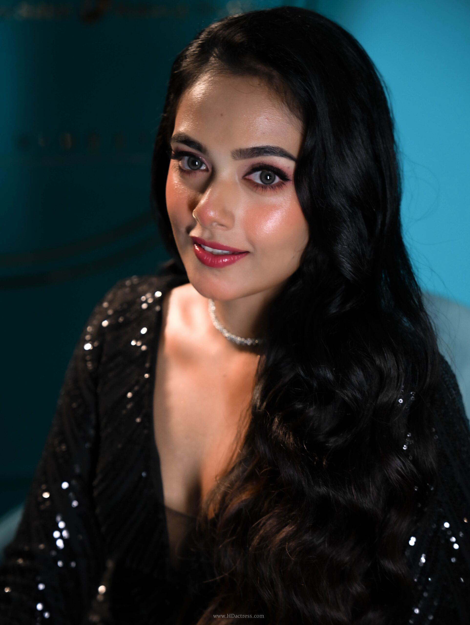 REBECA SANTHOSH IN MODERN DRESS HIGH QUALITY PHOTOS | MALAYALAM SERIAL ARTIST RAEECA SANTHOSH PHOTO SHOOT IMAGES - Image 1