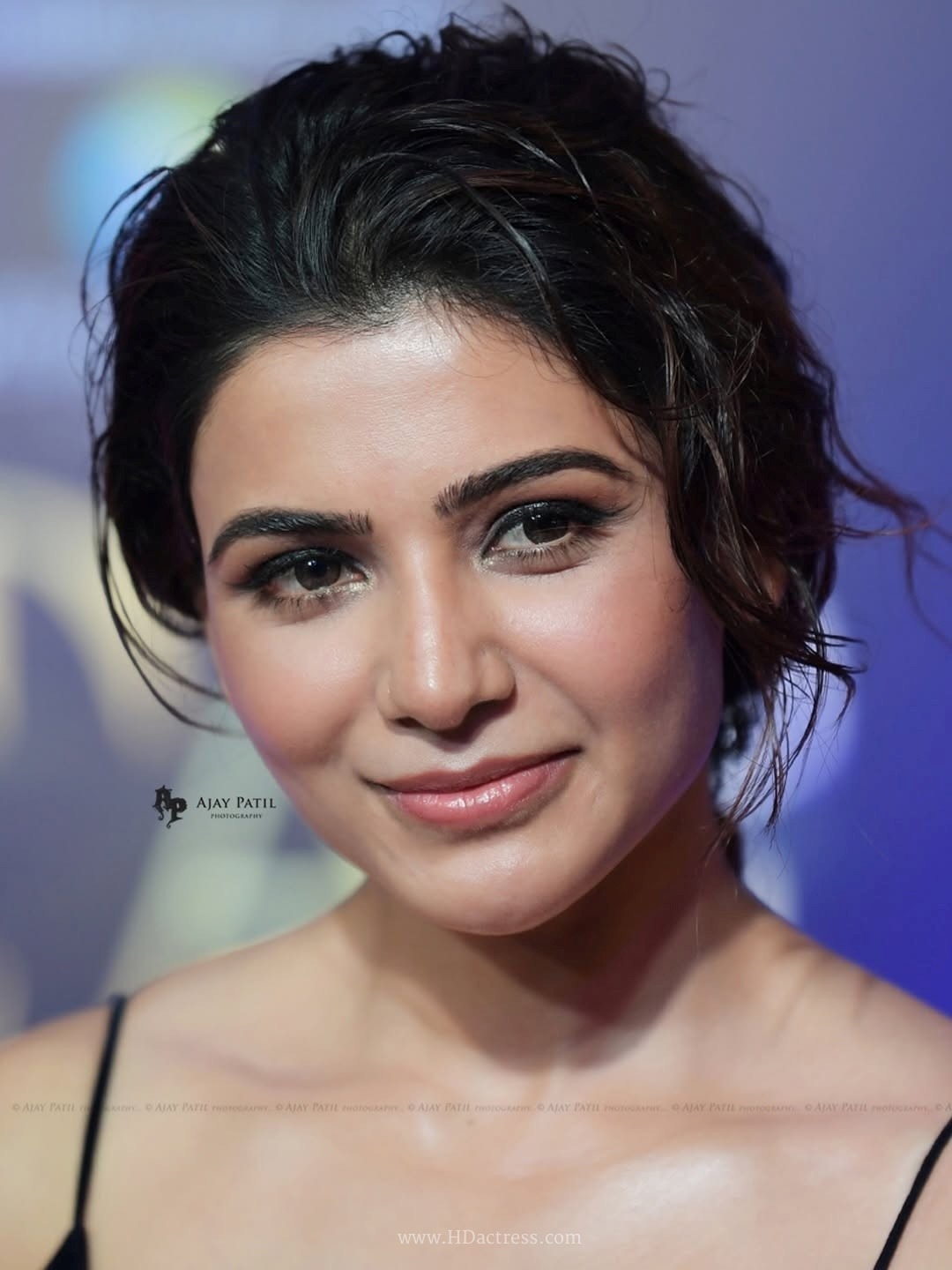 Samantha rocked in a bold neckline gown at critics choice awards event.. - Image 13 Samantha rocked in a bold neckline gown at critics choice awards event.. - Image 13