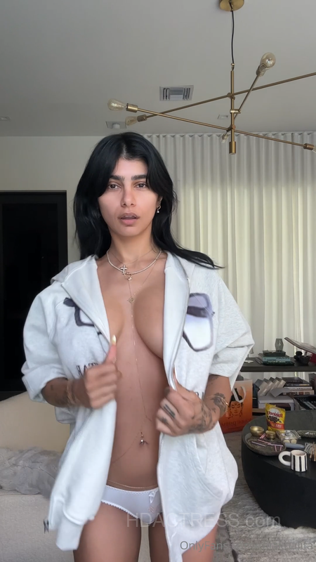 Mia Khalifa Trial Room Photos Behind-the-Scenes onlyfans