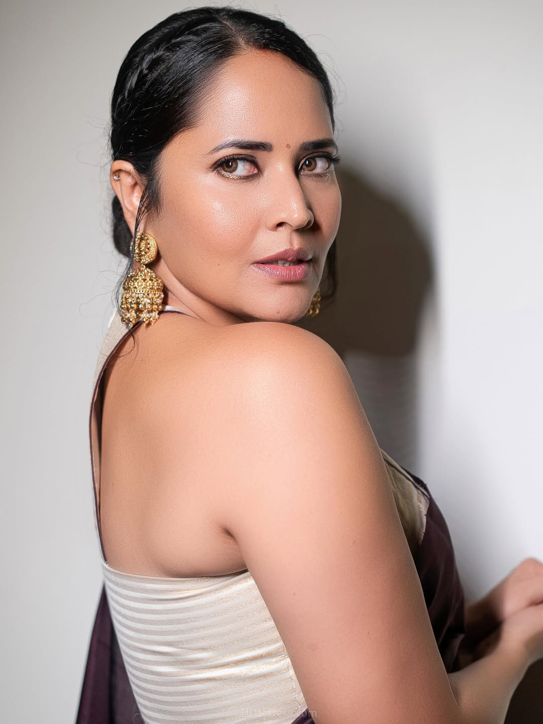 Anasuya Bharadwaj in wine purple silk saree Anasuya Bharadwaj in wine purple silk saree