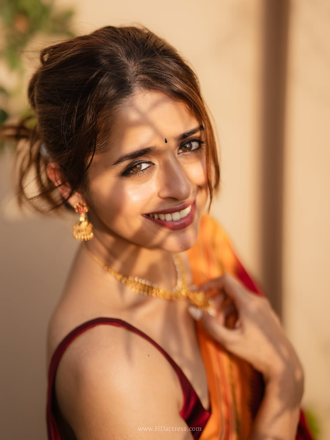 ravallika Damerla in maroon handloom silk saree ravallika Damerla in maroon handloom silk saree