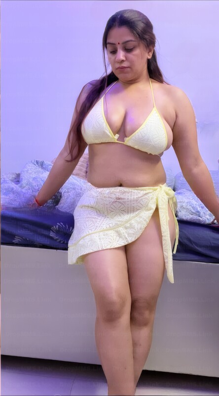 Vandana Pathak Posing For An Exclusive Instagram Subscription Photo Update