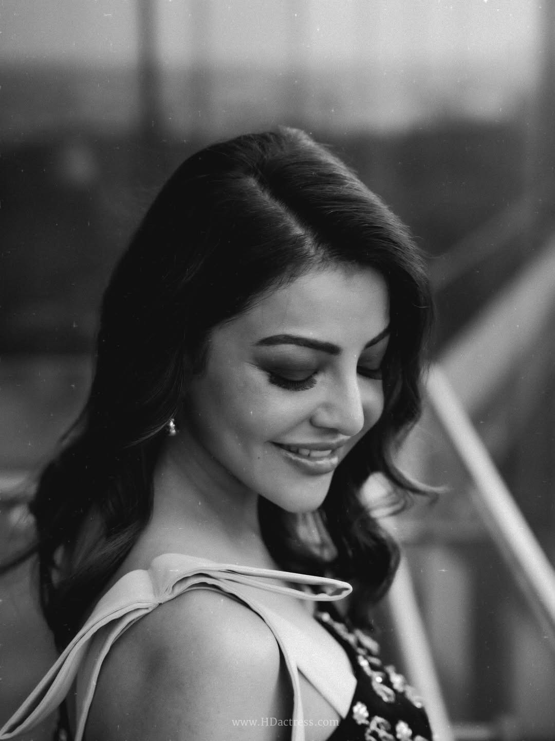 Kajal aggarwal stuns in chic monochrome outfit - Image 8 Kajal aggarwal stuns in chic monochrome outfit - Image 8