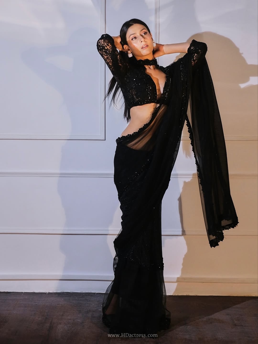 Isha malvia flaunts her curves in a plunging neckline blouse and saree.. - Image 5 Isha malvia flaunts her curves in a plunging neckline blouse and saree.. - Image 5