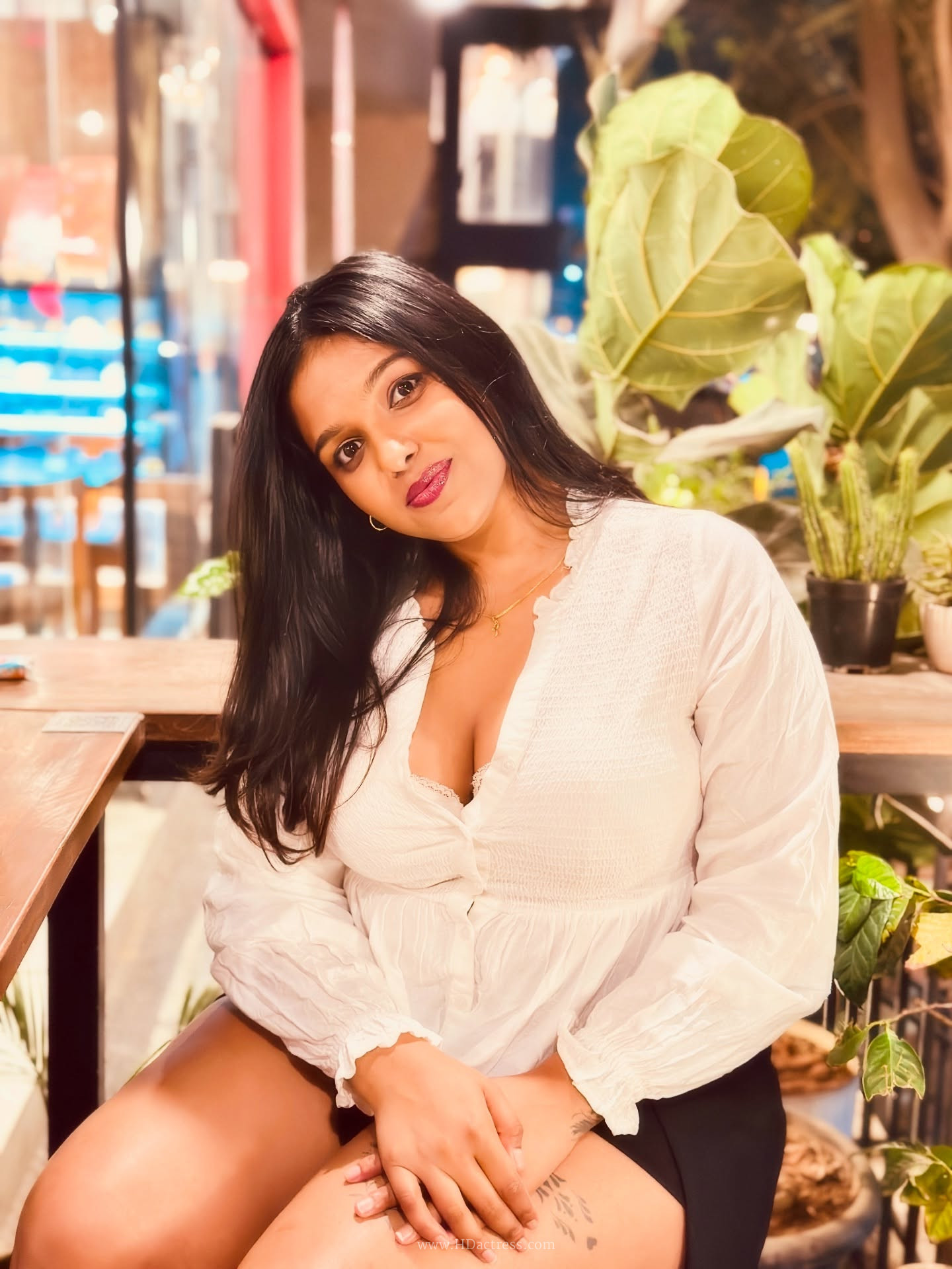 Safa Basheer, anavrin, Mallu insta girl, Safa Basheer live chat, Safa Basheer viral photos, Mallu Instagram model, Safa Basheer outfit details, Kerala Instagram influencer