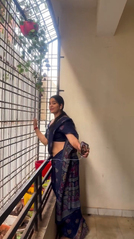 Ksudha Sexy Big Deep Navel Hole In Blue Saree Mp4 Snapshot 00 31 991