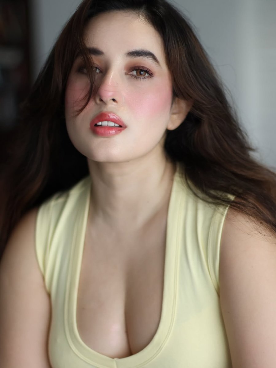 Aditi Budhathoki 💛😘 Latest HD Photos