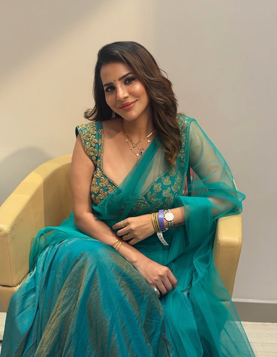 Ashu Reddy 💚😻 Latest HD Photos