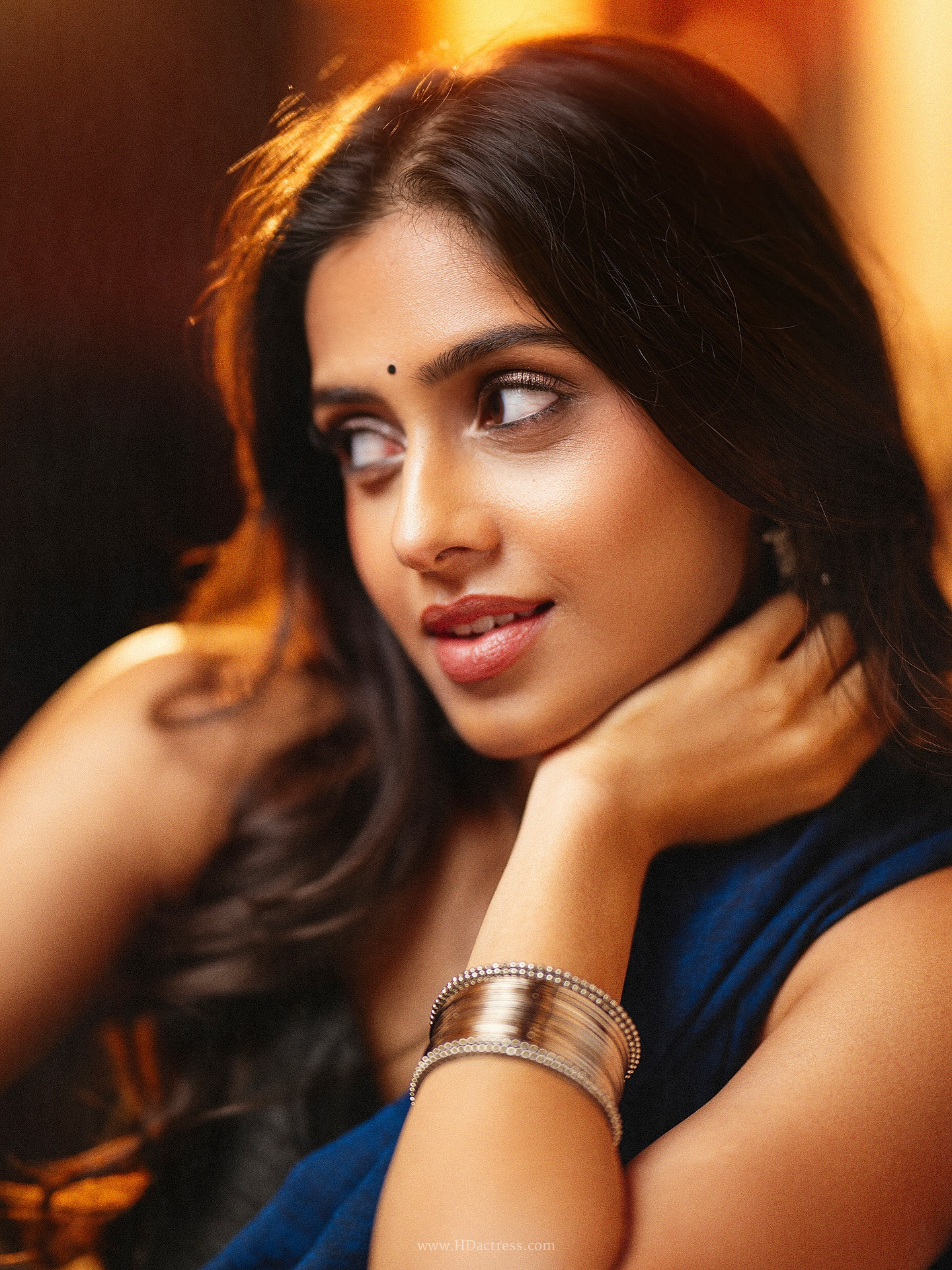 Aashi Bhavsar in indigo linen saree black sleeveless blouse Aashi Bhavsar in indigo linen saree black sleeveless blouse