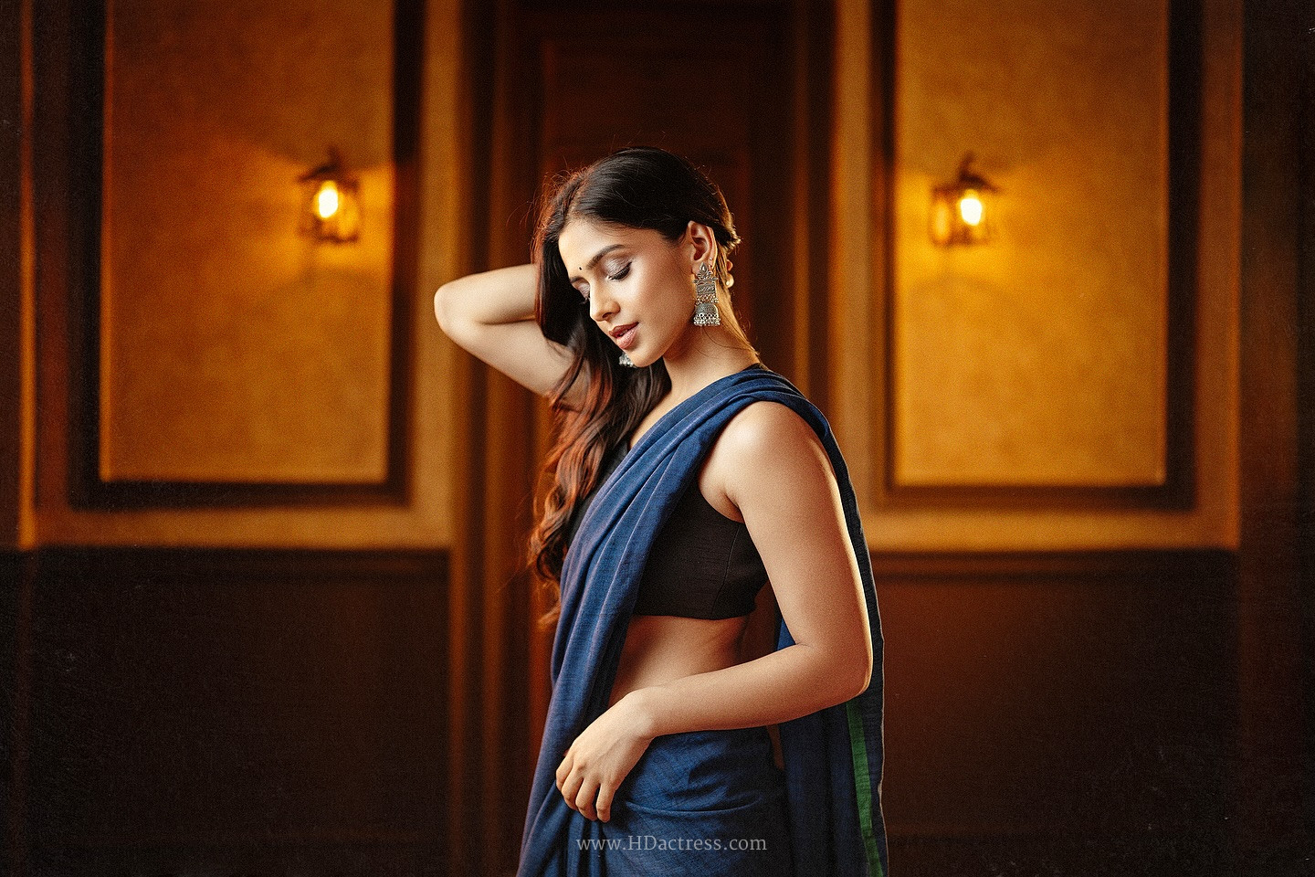 Aashi Bhavsar in indigo linen saree black sleeveless blouse Aashi Bhavsar in indigo linen saree black sleeveless blouse