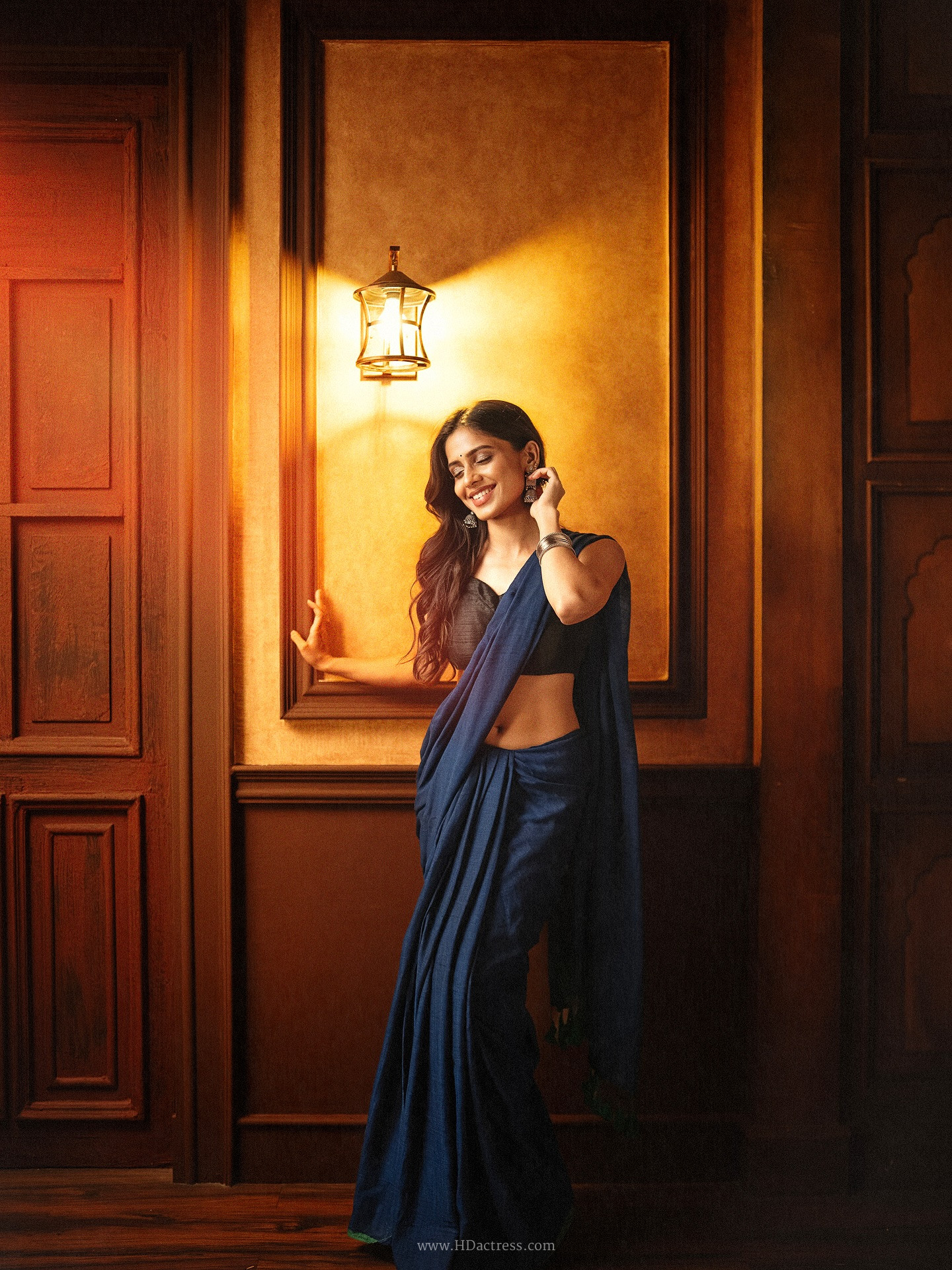 Aashi Bhavsar in indigo linen saree black sleeveless blouse Aashi Bhavsar in indigo linen saree black sleeveless blouse