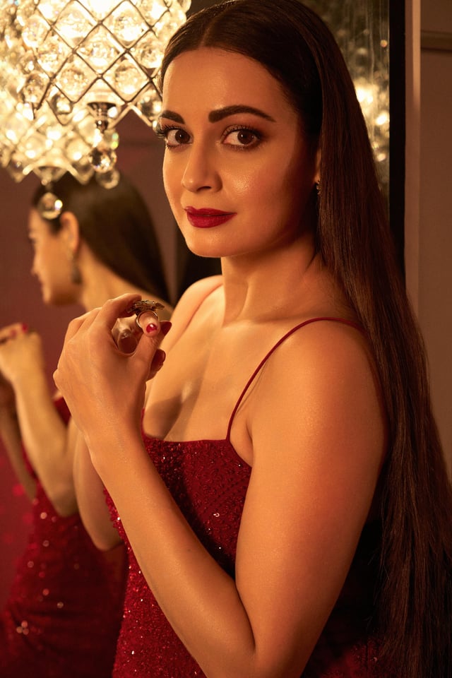 Dia Mirza 2560x3840 | UHD Wallpaper