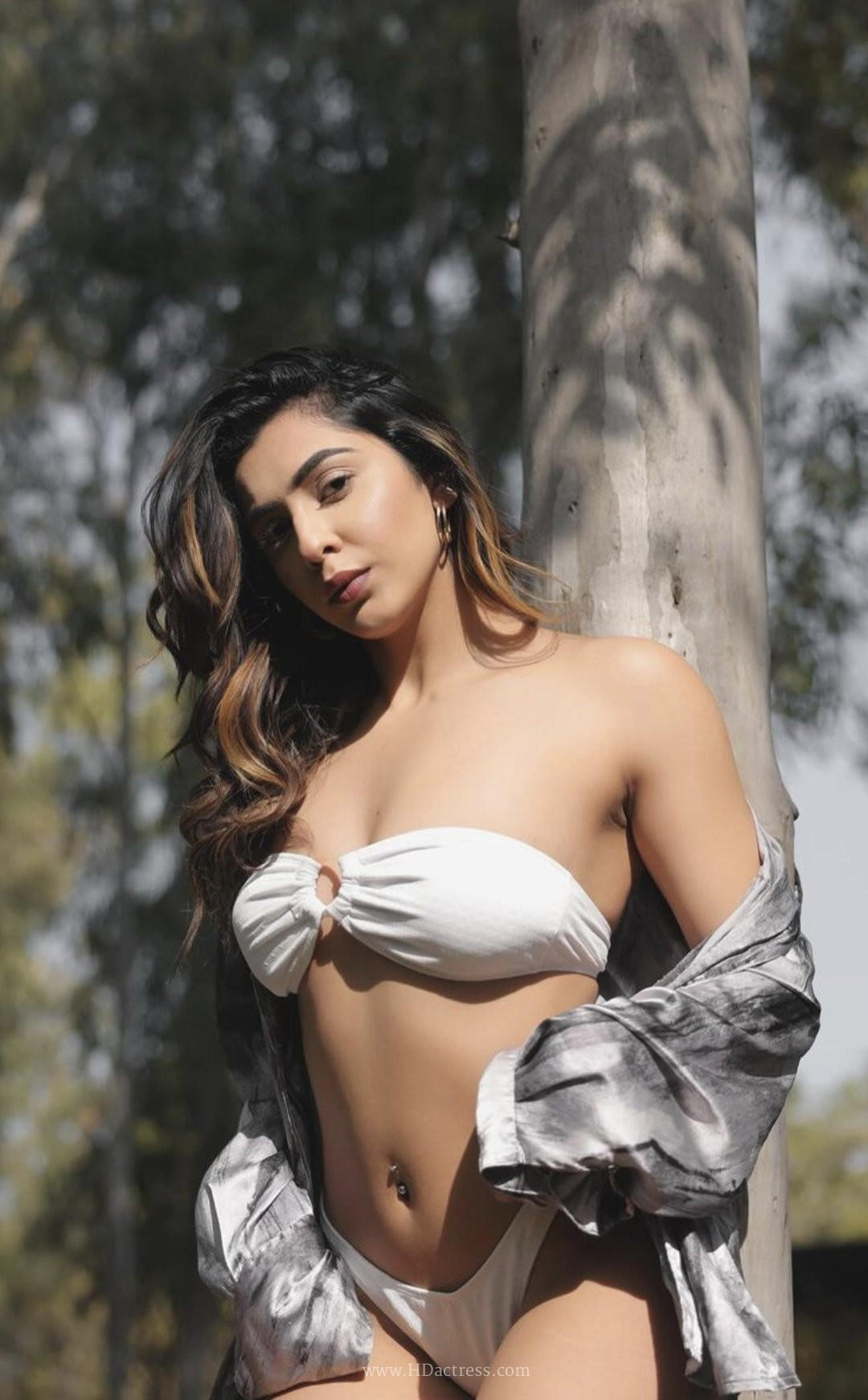Mehak Sembhy Vital Statistics: Height: 5'7" | Weight: 53 kg | Bust: 35"