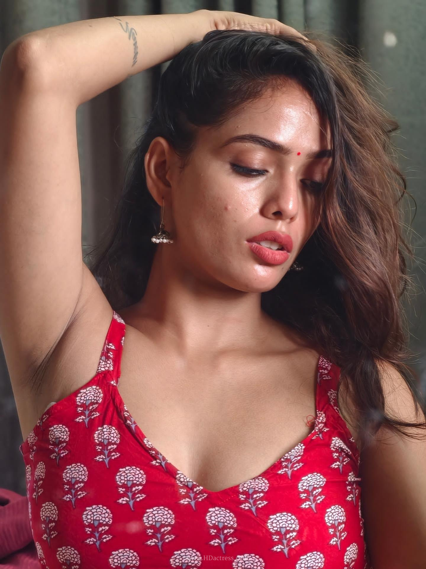 Close-up portrait of model Riya Thiyagarajan highlighting her flawless facial features and aesthetic facecard.