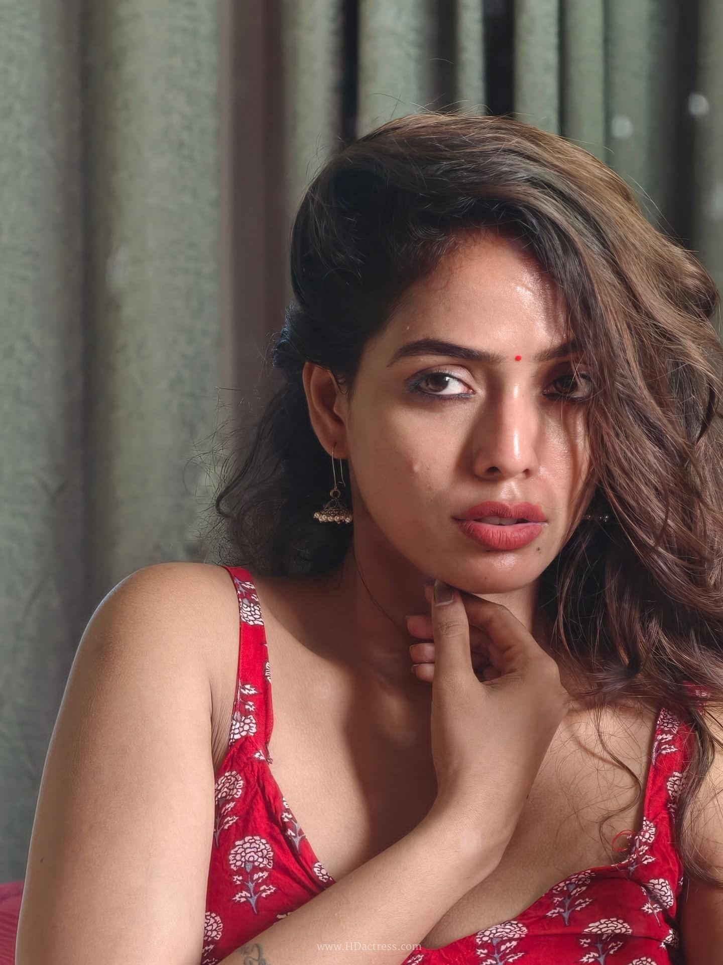 Riya Thiyagarajan’s Most Stunning High-Fashion Facecard Look Yet