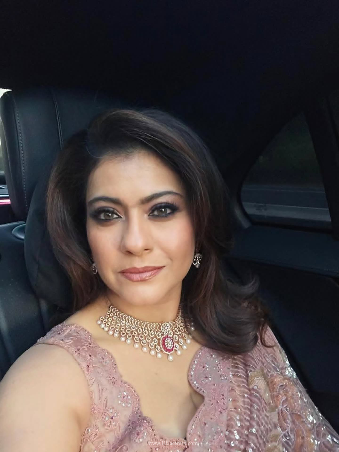 Kajol Devgan’s Mesmerizing Facecard Look Proves She is Still the Queen of Bollywood