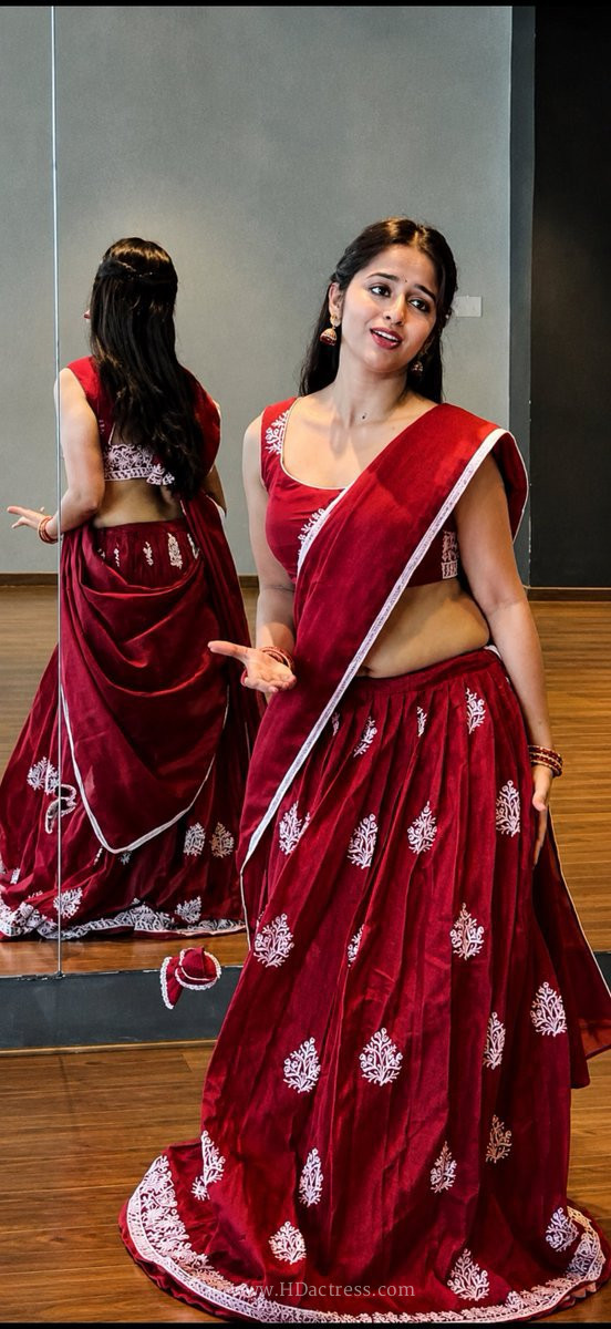 Pravallika Damerla performing viral dance moves, Pravallika Damerla stylish dance outfit, Pravallika Damerla dancing, high-energy dance performance, celebrity dance trends, viral social media dance video, confident dance poses, aesthetic dance photography.