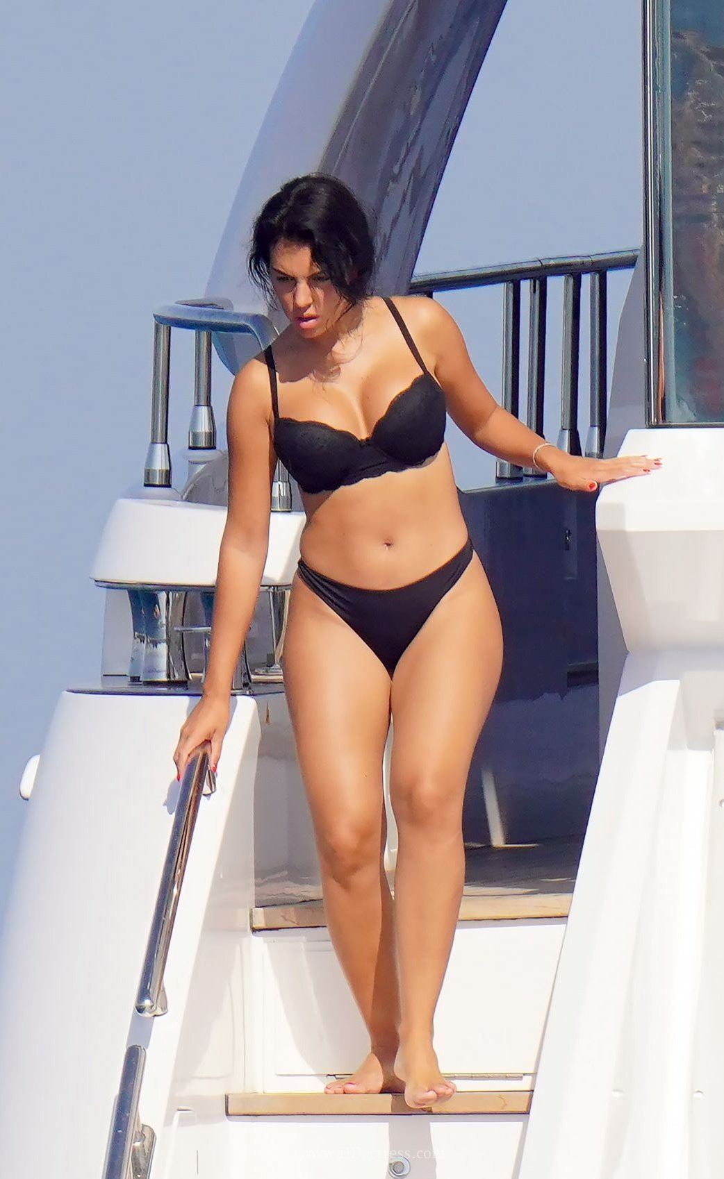 Georgina Rodriguez Measurements: 36-24-38 inches (91-61-97 cm) | Bra Size: 34D